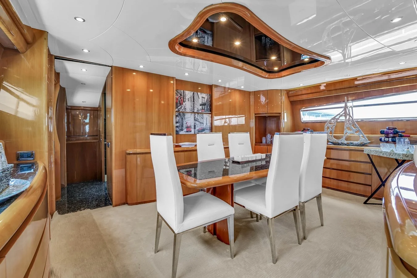 110ft Maiora Stamos Bien guest suite